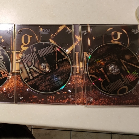 Collectors dvds Garth Brooks "The Entertainer" - Picture 6 of 6